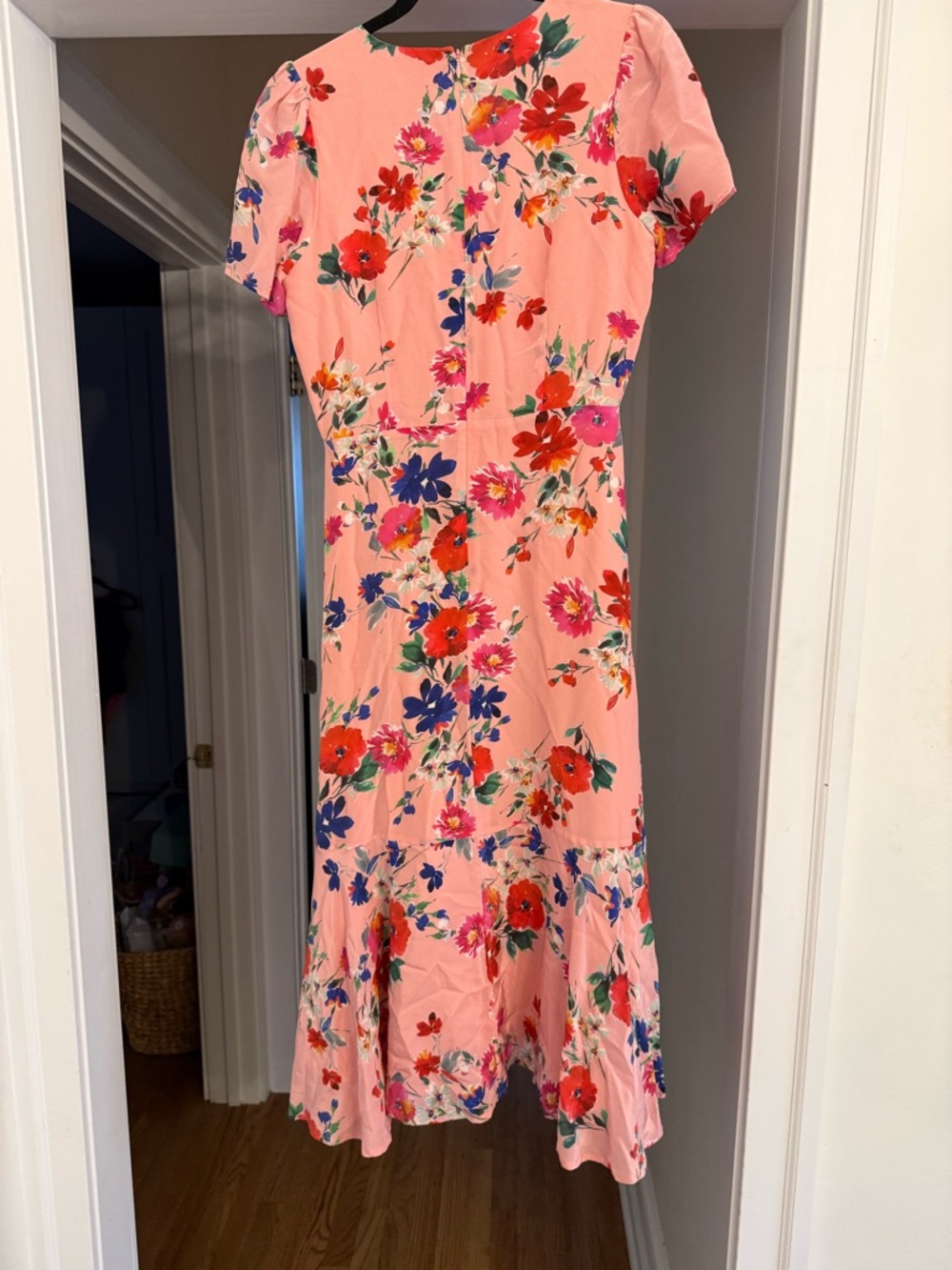 Yumi Kim Pink Floral Midi Dress with V-Neck - Picture 5 of 6